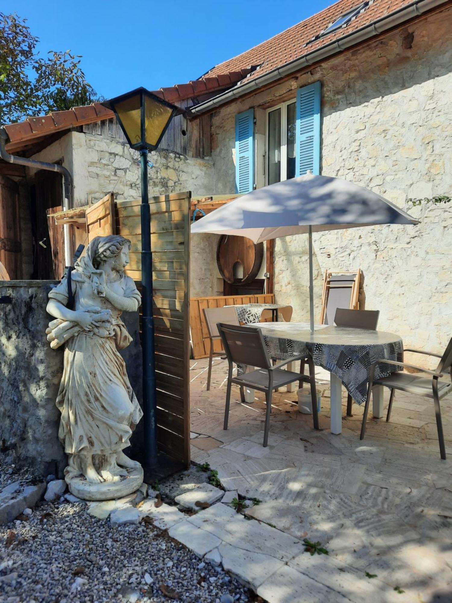 Gite Des 2 Lions Murs-et-Gelignieux エクステリア 写真